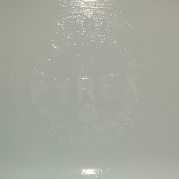 Pyrex Vintage Amish Butterprint Refrigerator Dish - Picture 4 of 10